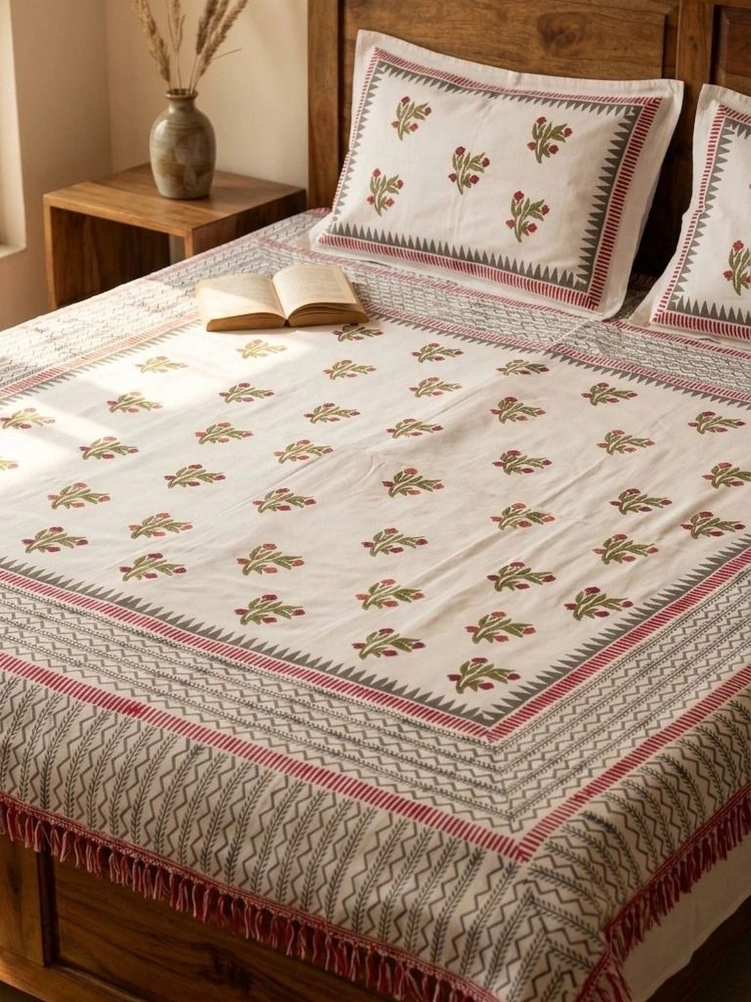 UTSAV CRAFTS White & Red Floral Bedsheet with 2 Pillow Covers-image-16