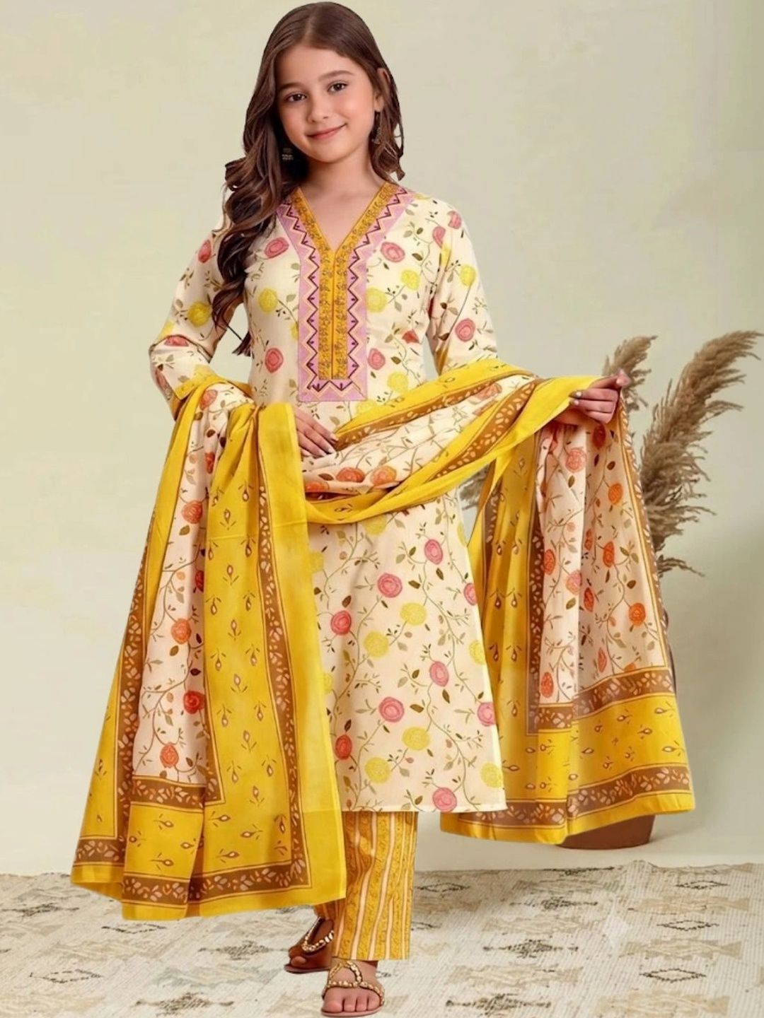 Heerkart Girls Floral Printed Regular Kurta with Trousers & With Dupatta-picture-23