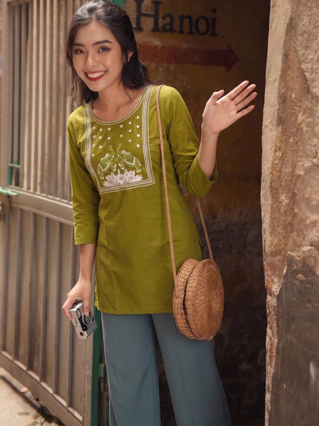AXI COUTURE Ethnic Motifs Embroidered Pure Cotton Kurti-picture-20