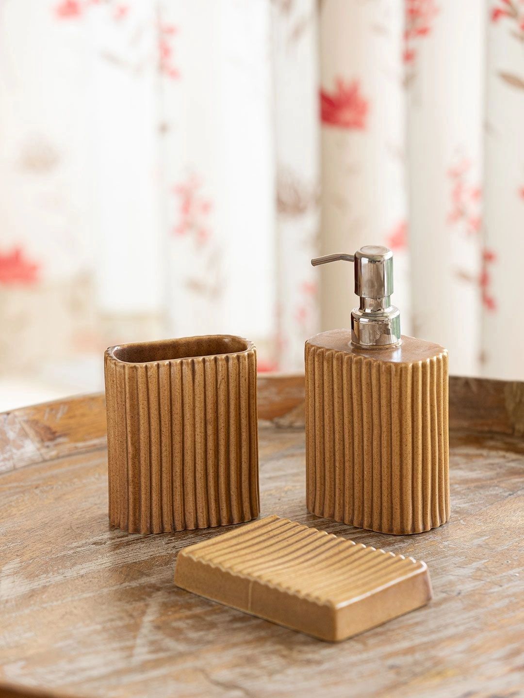 ExclusiveLane Set of 3 Hand-Carved Amber Flute Ceramic Bathroom Accessory-image-44