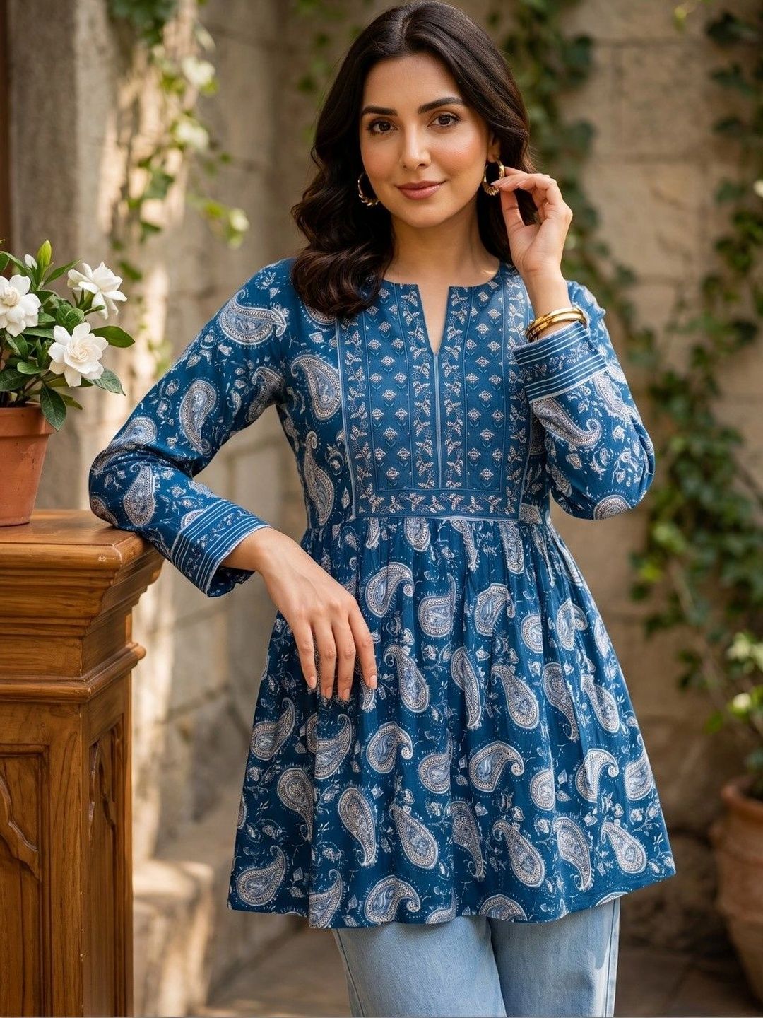 THE CLASSIC TOGS Paisley Printed V-Neck Kurti-picture-44