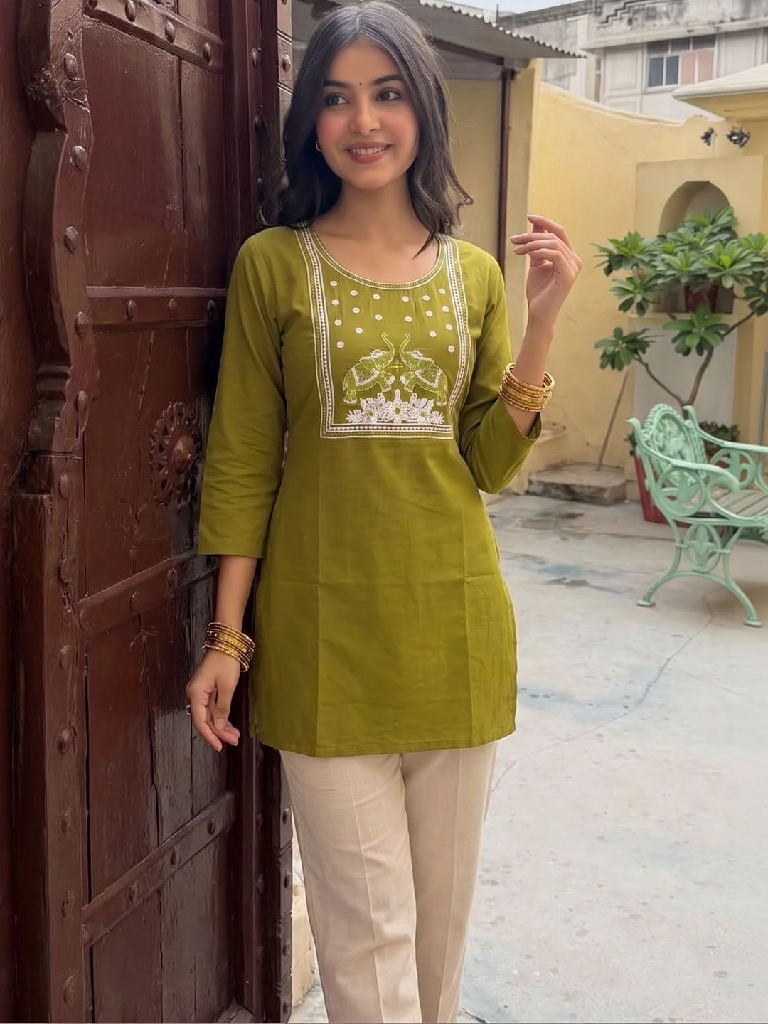 HOUSE OF AXI Ethnic Motifs Embroidered Thread Work Pure Cotton Thread Work Kurti-picture-44