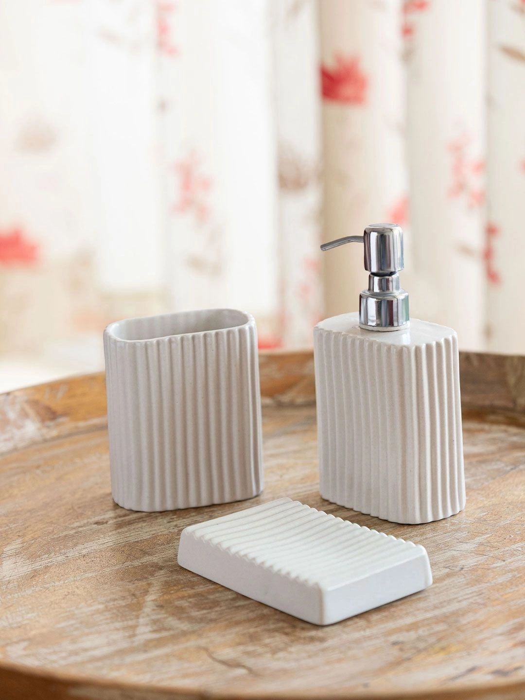 ExclusiveLane Set of 3 Hand-Carved Ivory Flute Ceramic Bathroom Accessory-picture-3