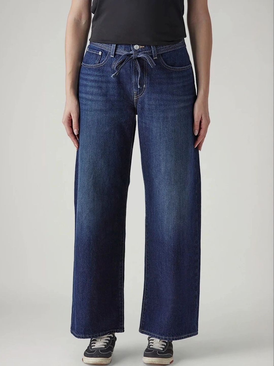 Levis Women Classic High-Rise Light Fade Jeans-picture-39