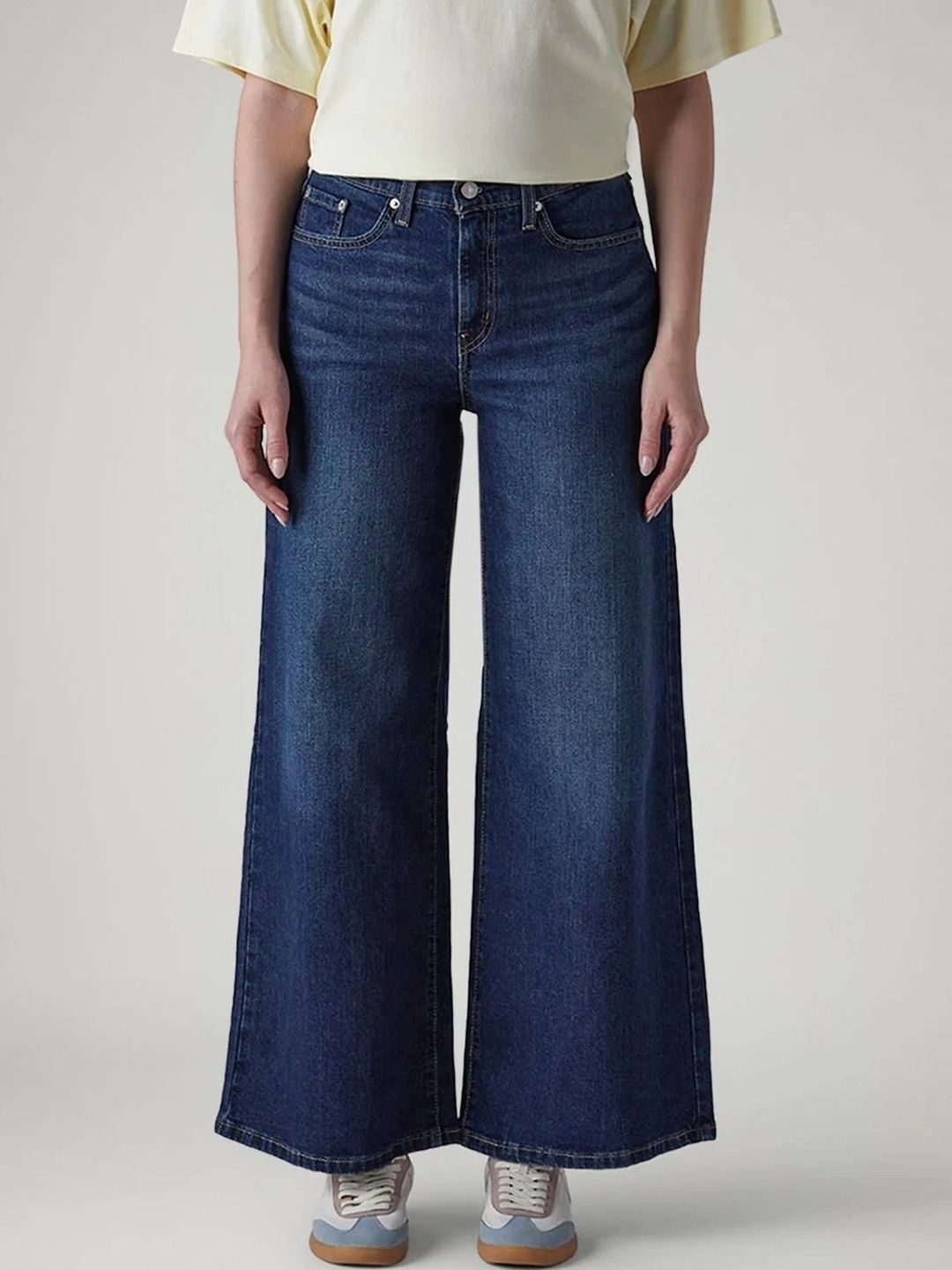 Levis Women Classic Wide Leg High-Rise Light Fade Stretchable Jeans-picture-19