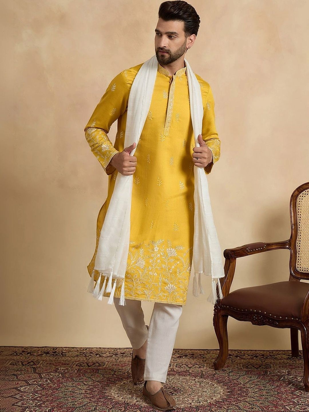 House of Pataudi Men Ethnic Motifs Embroidered Regular Thread Work Chanderi Silk Kurta with Trousers & With-picture-28