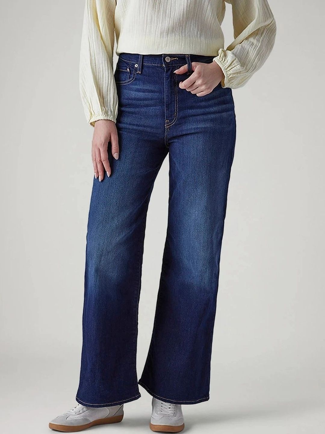 Levis Women Classic Wide Leg High-Rise Light Fade Stretchable Jeans-picture-32