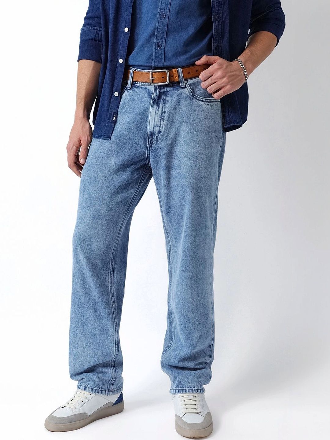 THE BEAR HOUSE Men Relaxed Fit Mid-Rise Light Fade Jeans-picture-14