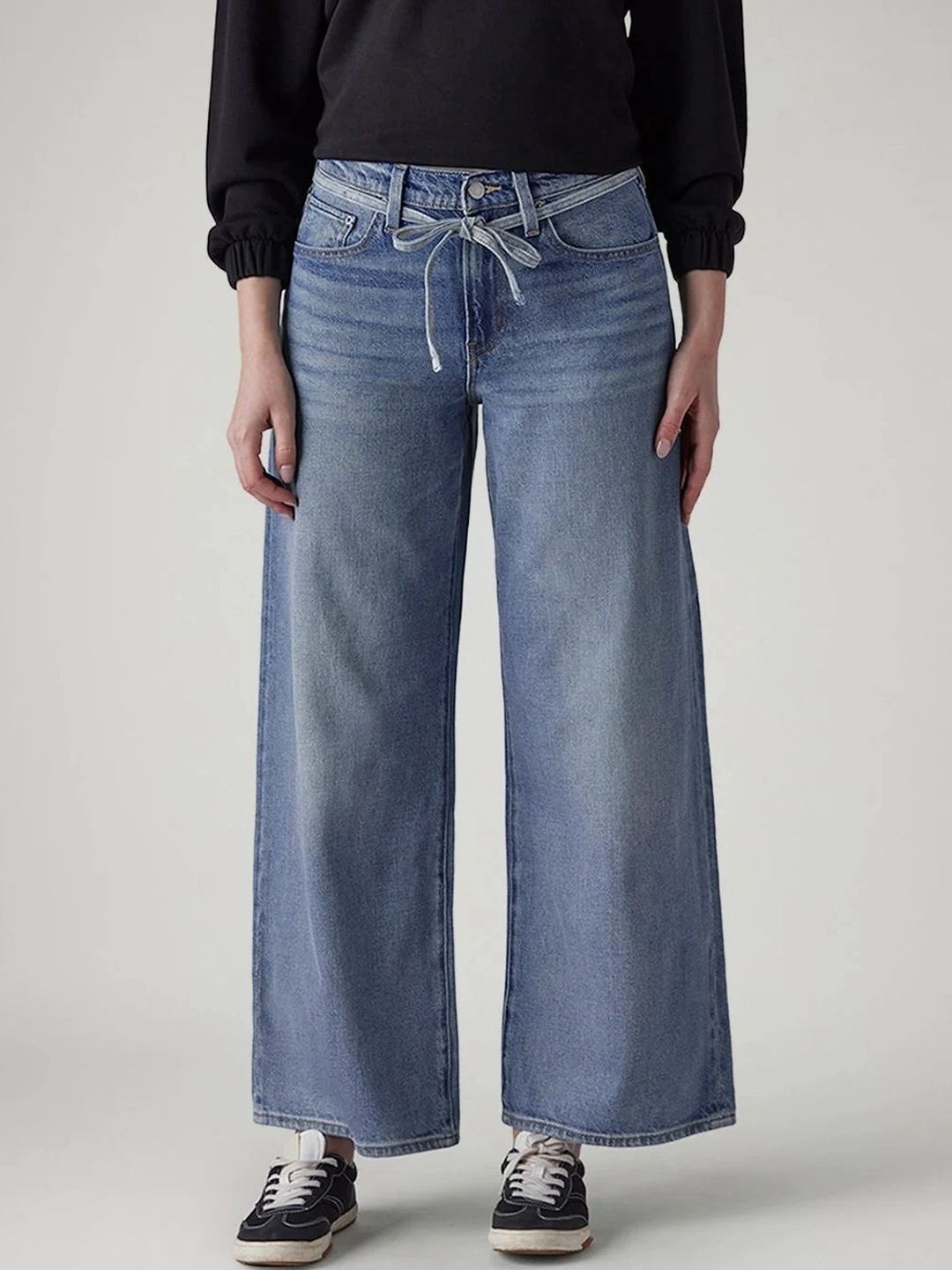 Levis Women Classic High-Rise Light Fade Jeans-picture-18