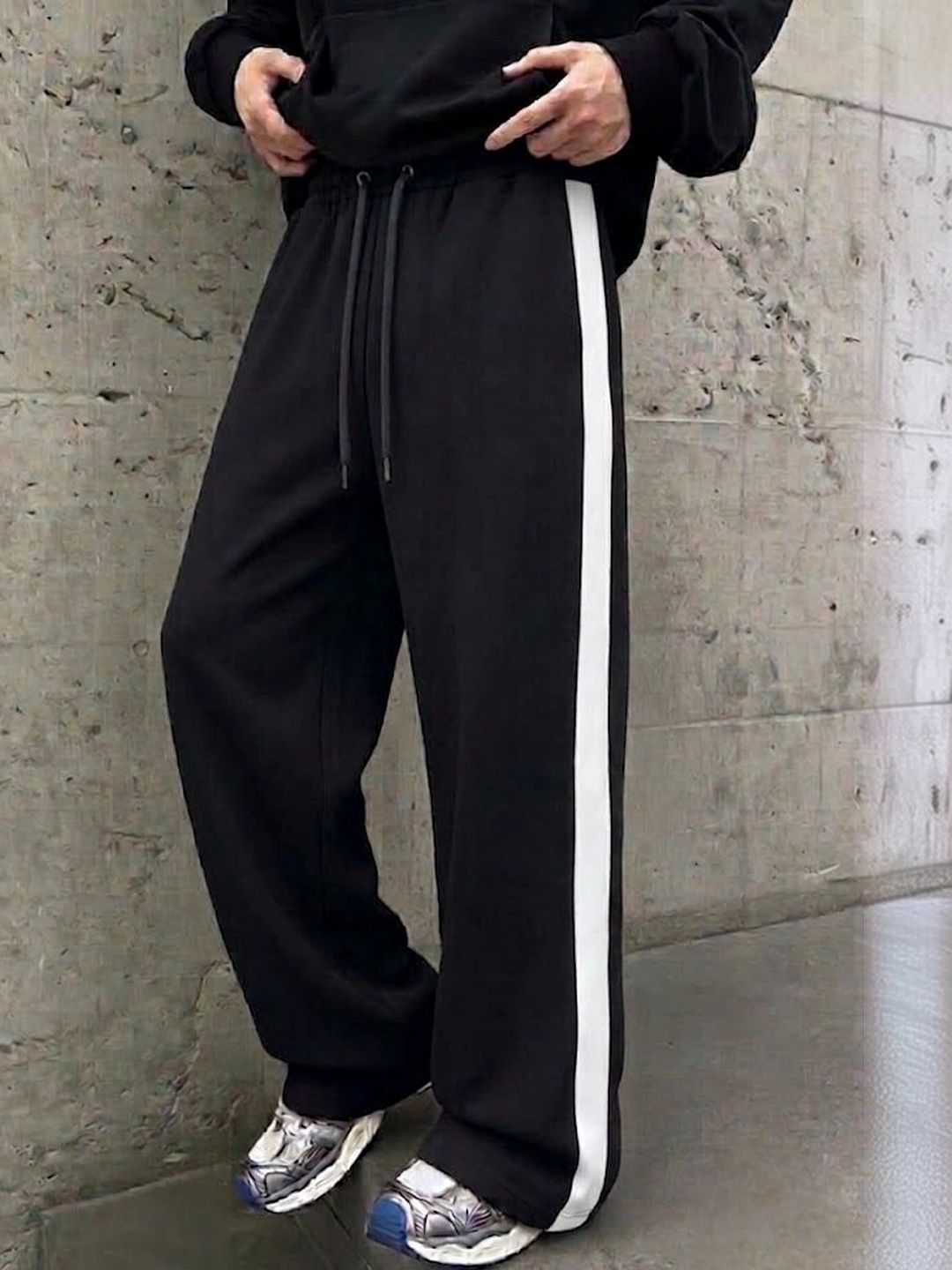 dockstreet Men Relaxed Fit Colourblocked Training Track Pants-picture-28