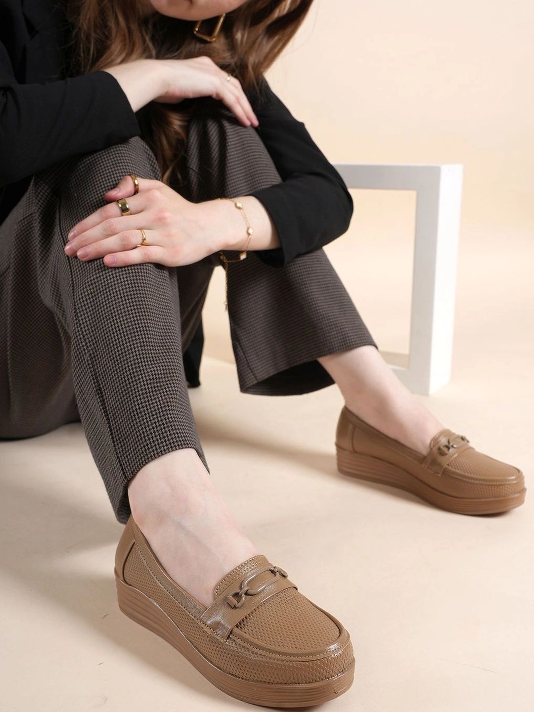 Roadster Textured Wedge Pumps-picture-25