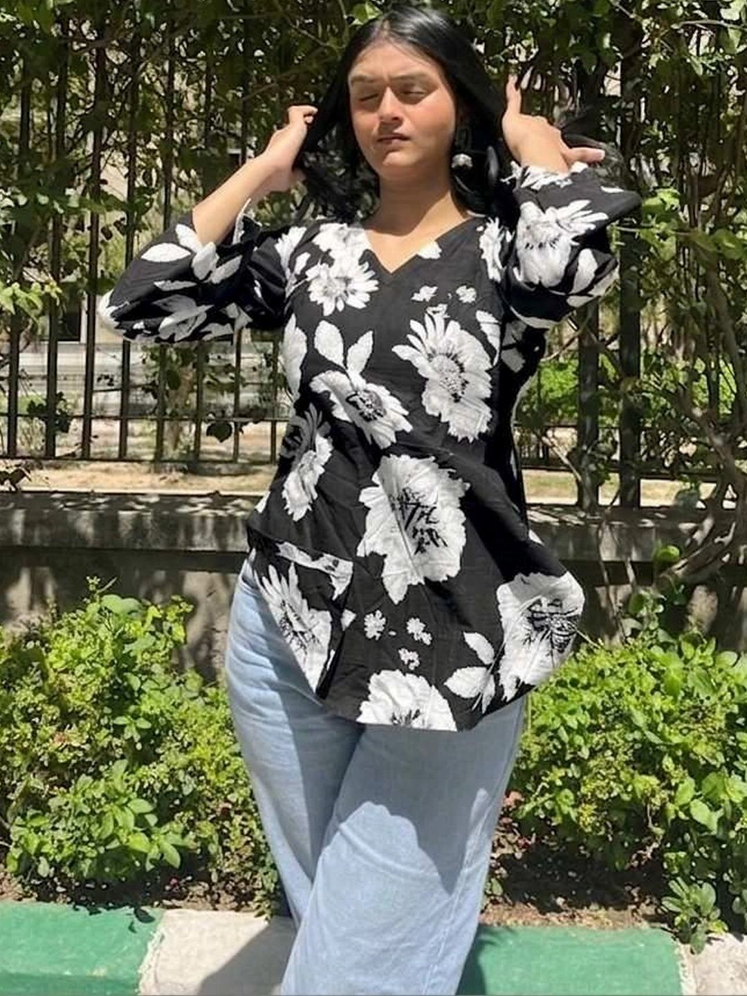 KALINI Floral Printed V-Neck Pure Cotton Kurti-picture-50