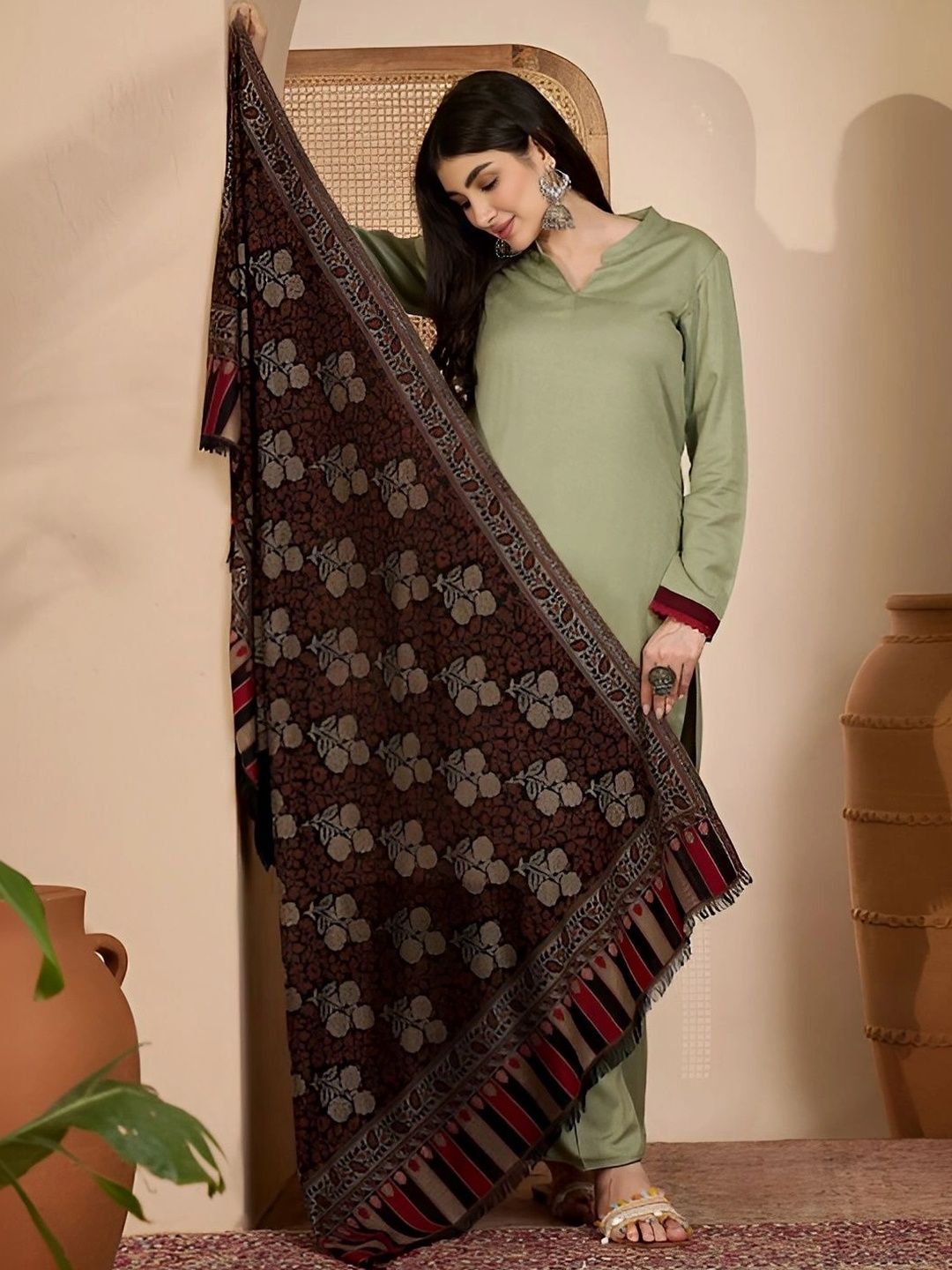 Sangria Women Floral Printed Shawl-image-5