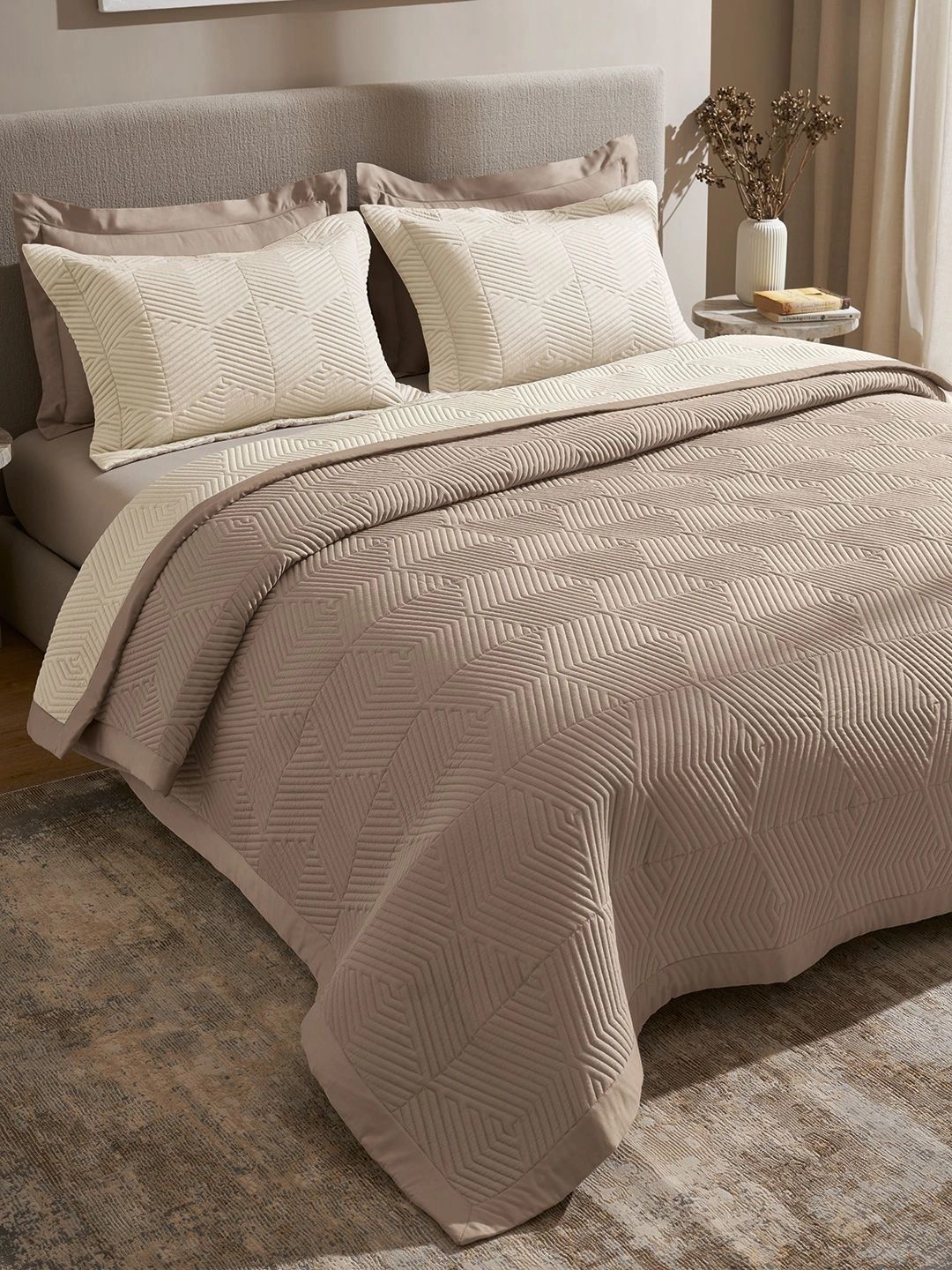 SANSAAR A DDECOR BRAND LIVE CONSCIOUSLY White & Beige Geometric Cotton 3 Piece Double Extra Large Superfine Bedding Set-image-46