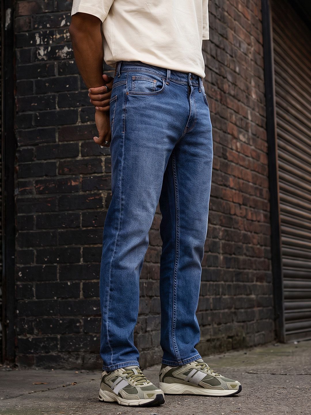 The Roadster Life Co. Men Regular Fit Light Fade Stretchable Jeans-picture-31