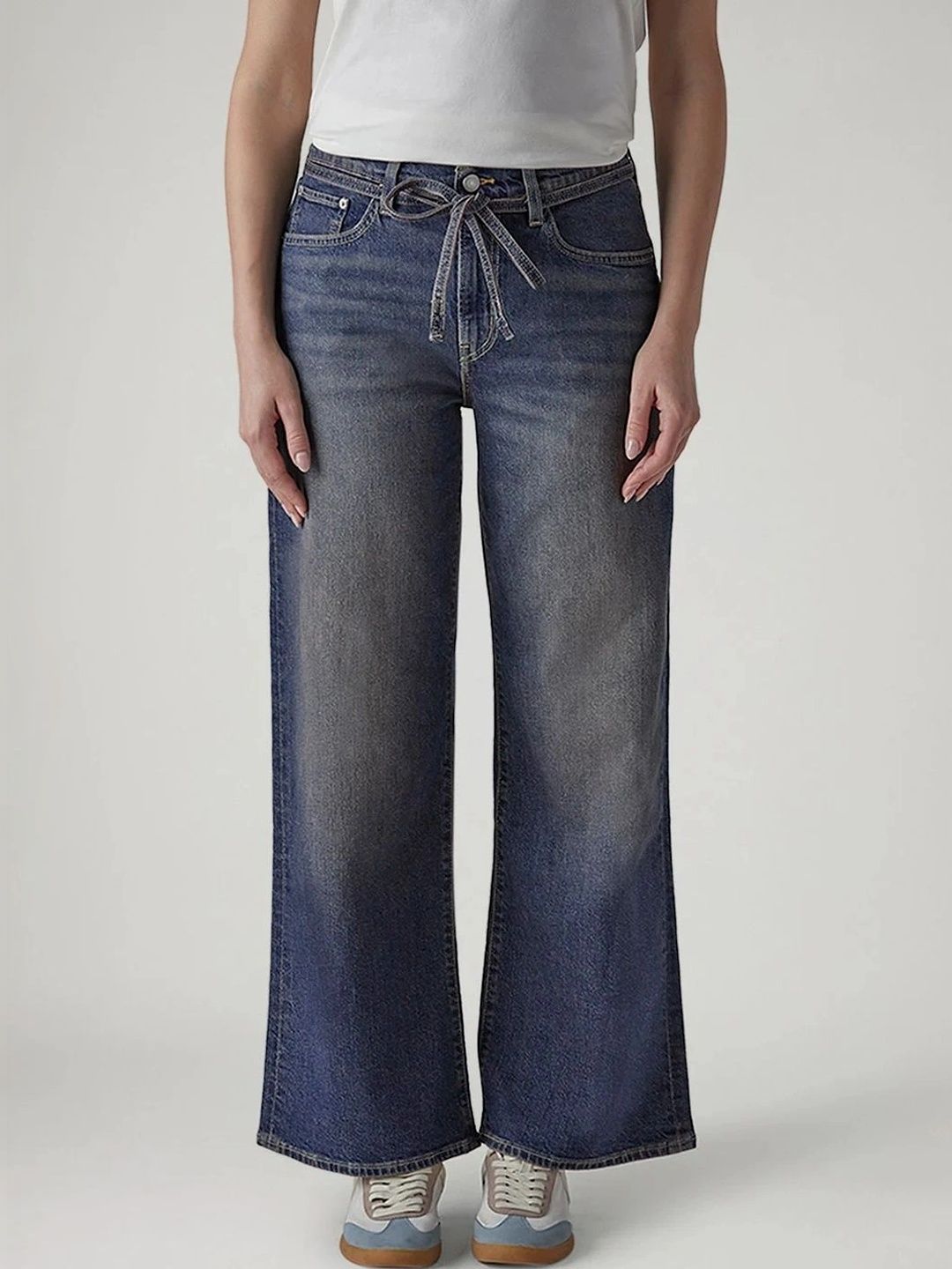 Levis Women Classic High-Rise Light Fade Stretchable Jeans-picture-12