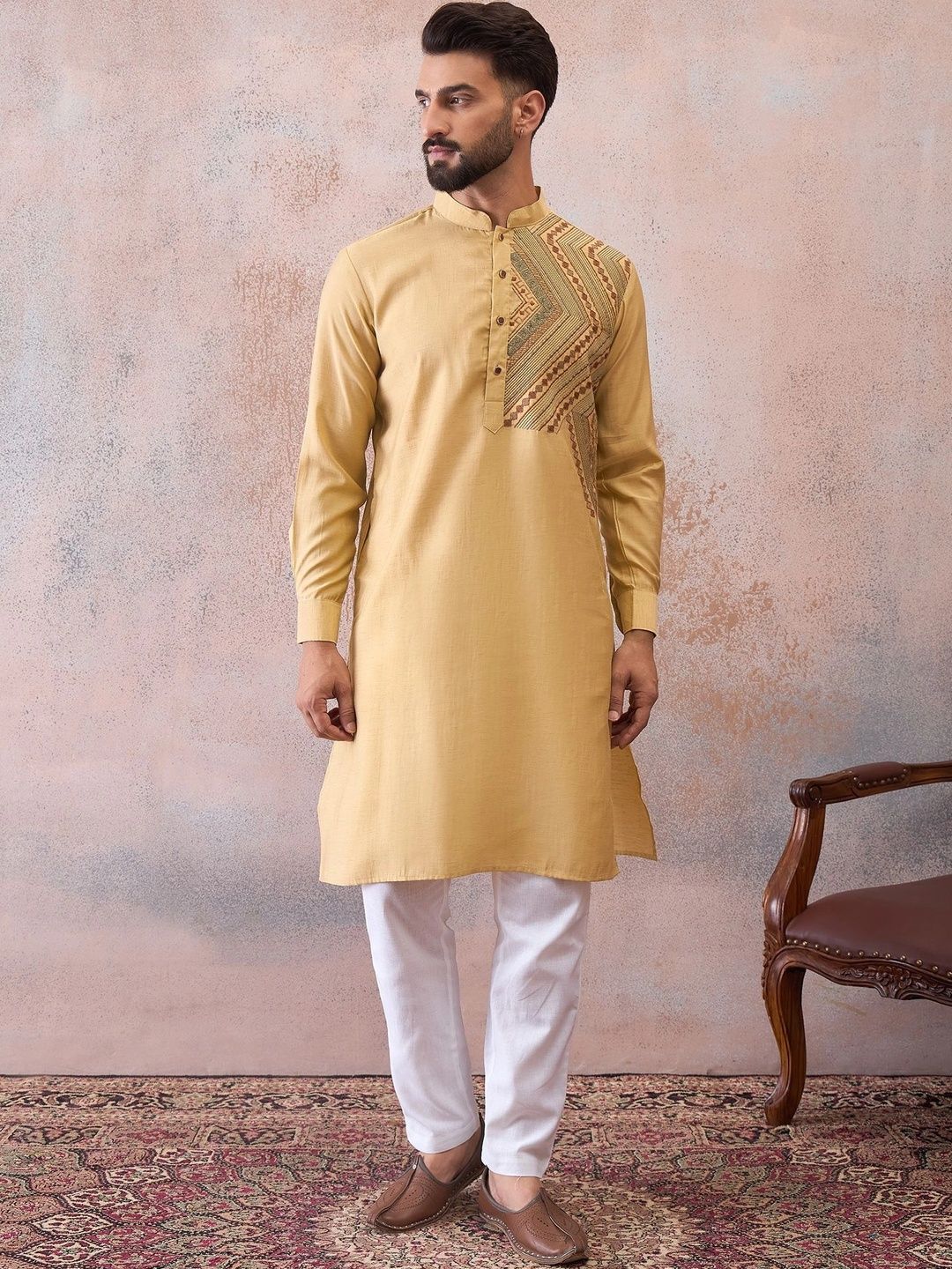 House of Pataudi Men Embellished Thread Work Kurta-picture-19