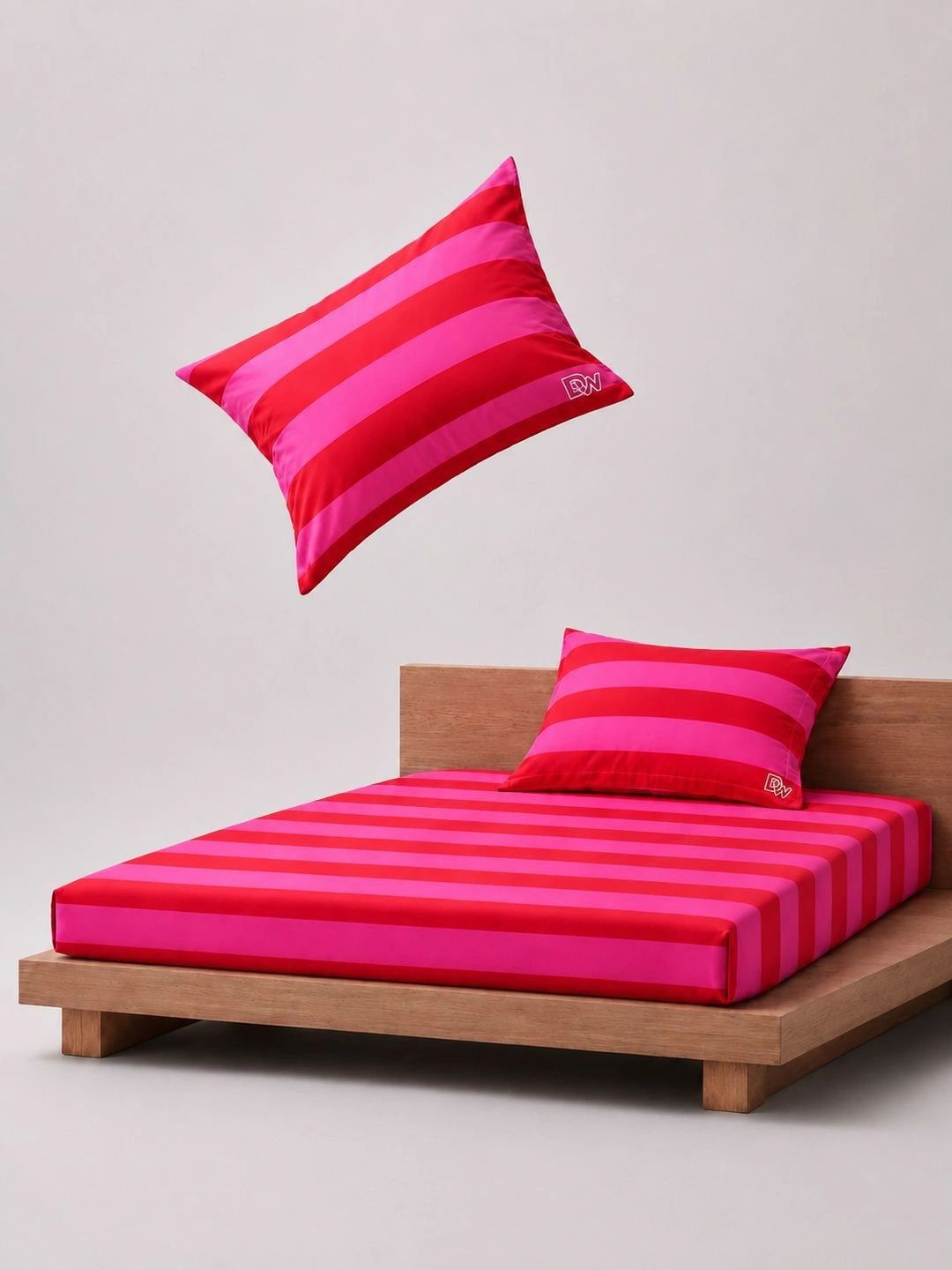 DECOR WELL Pink & Red Striped King Bedsheet with 2 Pillow Covers-picture-25