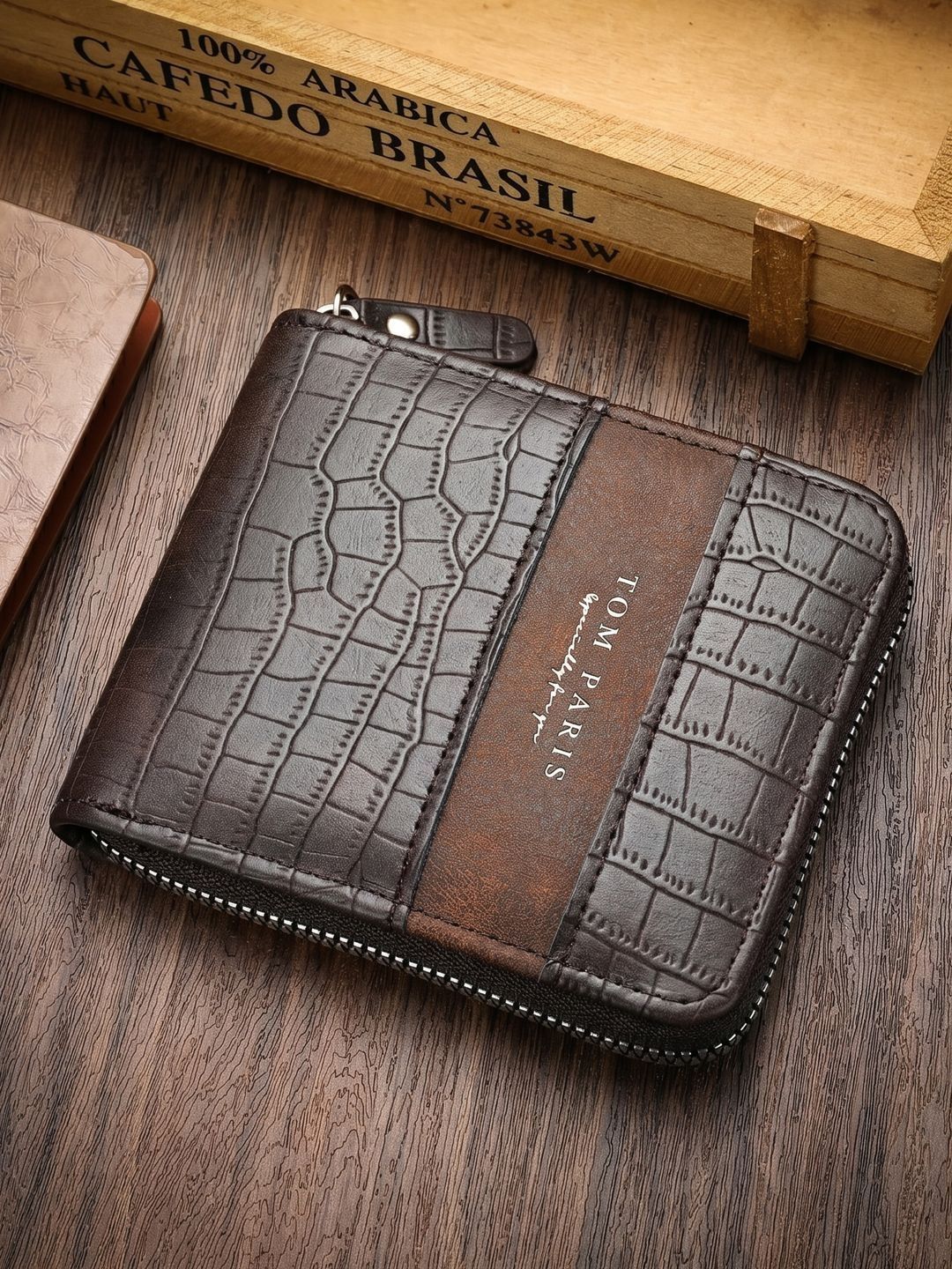 TomParis TomParis Men Textured Zip Around Wallet