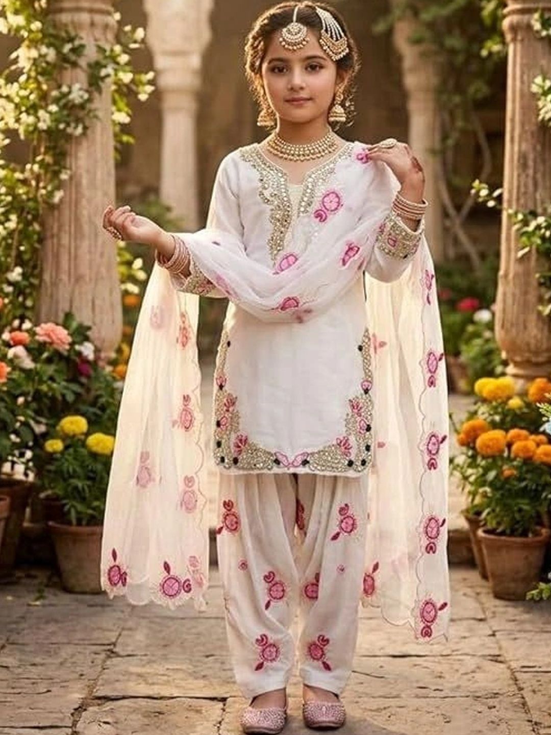 Moda Rapido Girls Floral Embroidered Regular Thread Work Kurta with Patiala & With Dupatta-picture-12
