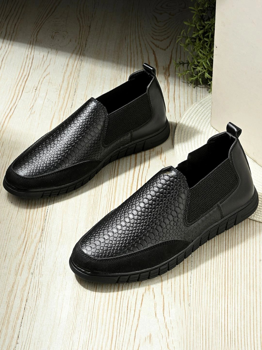 HERE&NOW Men Textured PU Loafers-picture-24