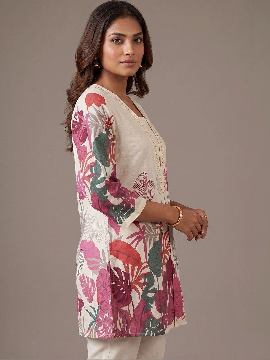 makemyfab Botanical Printed V-Neck Kurti-picture-42
