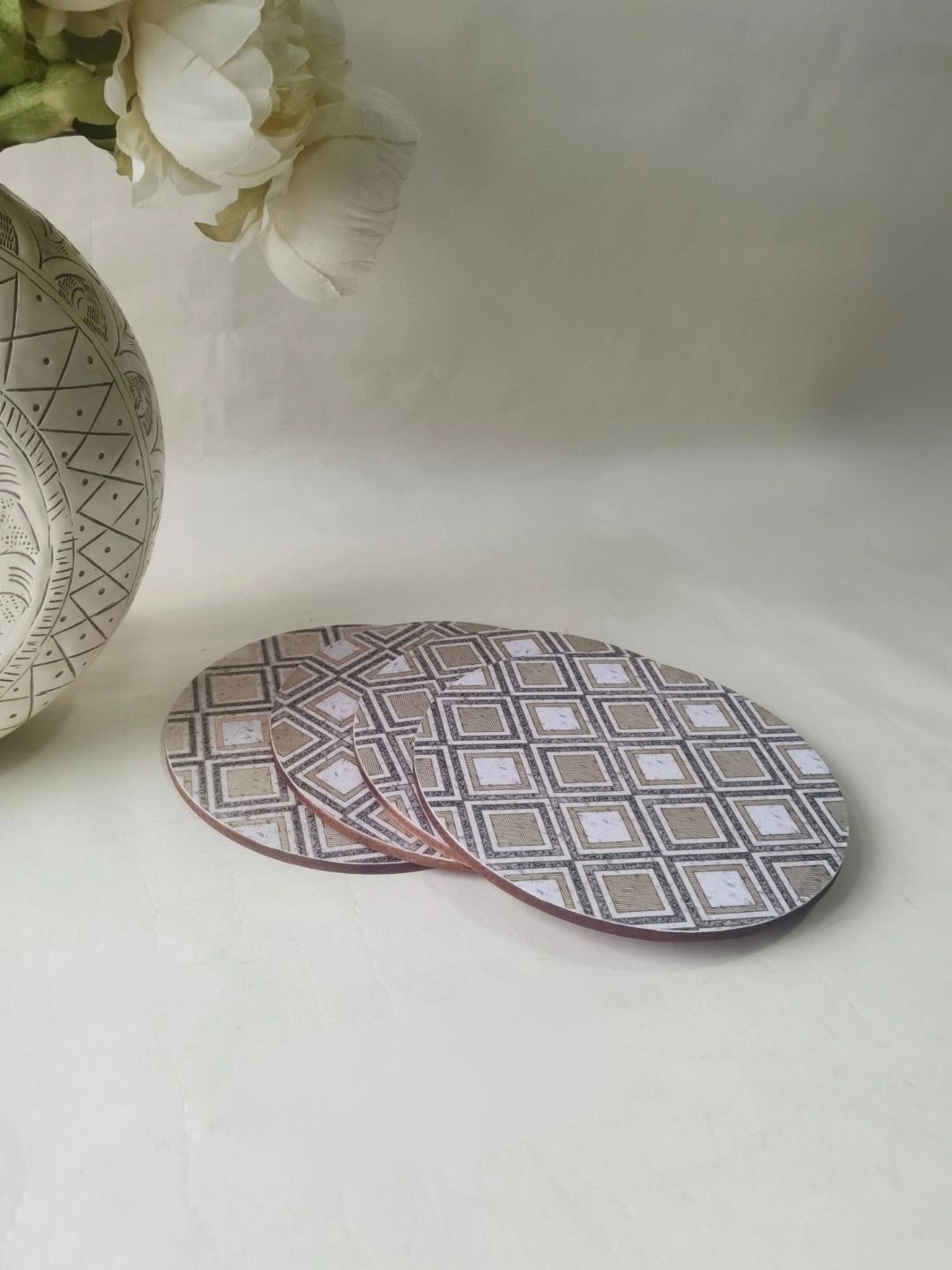 THE HOME CO. 4-Pcs Grey Printed Round Table Placemats-picture-19