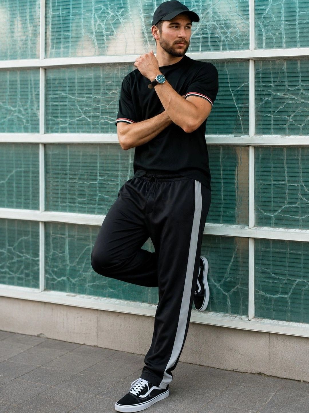 HERE&NOW Men Regular Fit Colourblocked Training Joggers-picture-37