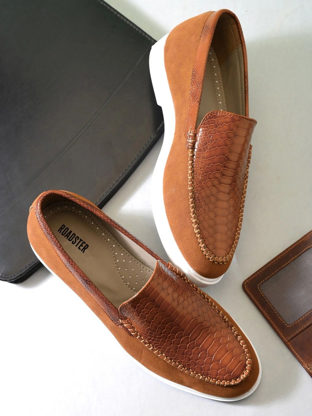 Roadster Men Textured Loafers-image-48