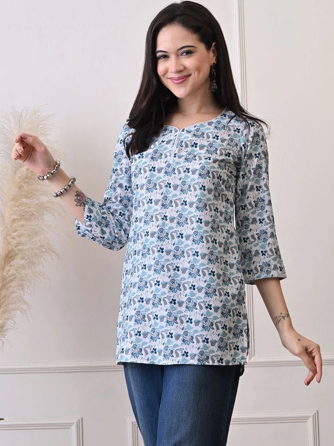 NAVYAAZRI Floral Printed V-Neck Kurti-picture-30