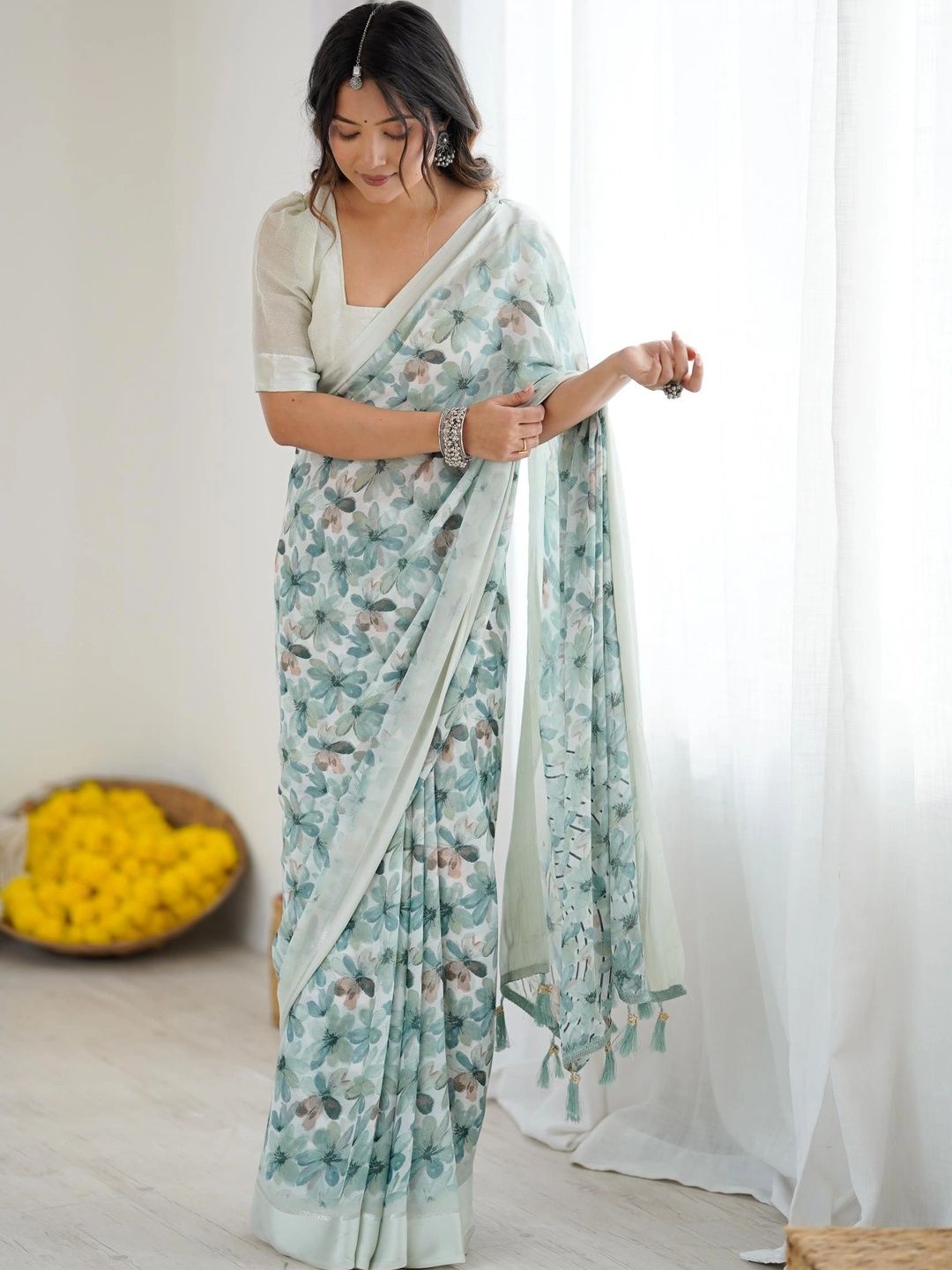 Vastrangam Floral Poly Georgette Saree-picture-26