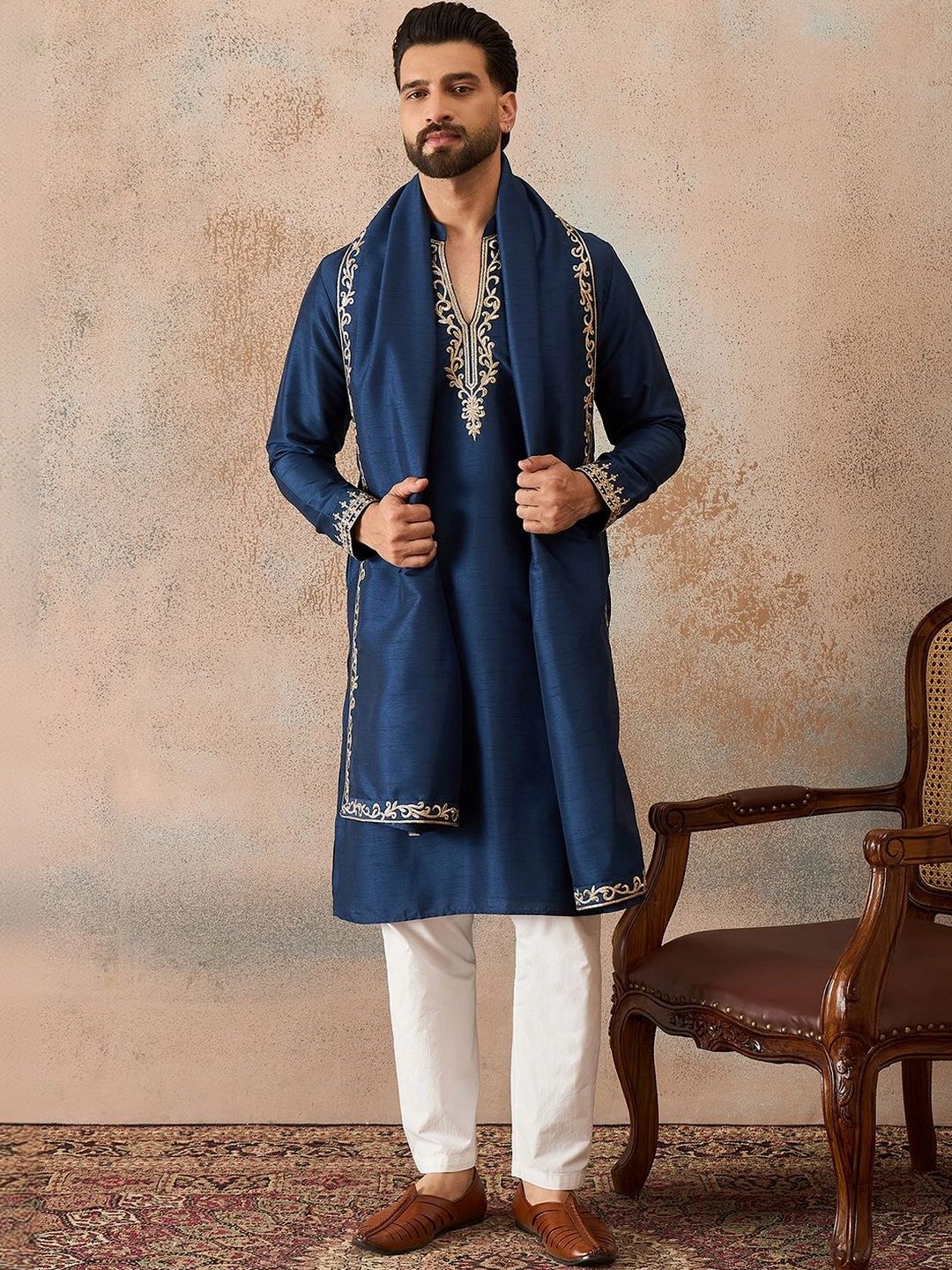 House of Pataudi Men Embellished Kurta-image-39