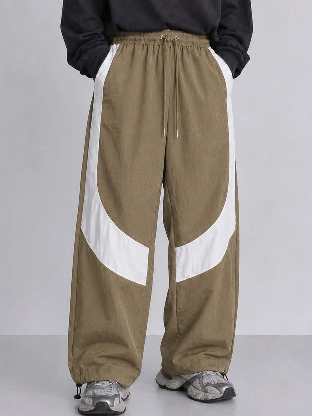 LRIPSOME Men Regular Fit Colourblocked Training Joggers-picture-19