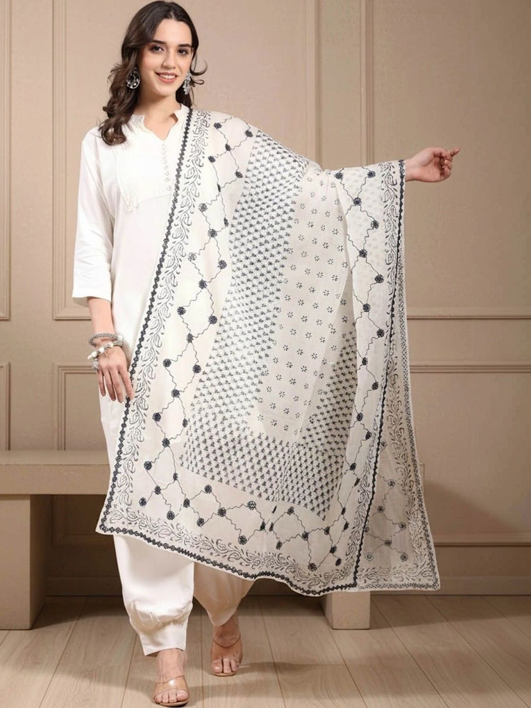 KALINI Ethnic Motifs Embroidered Dupatta with Thread Work-picture-13