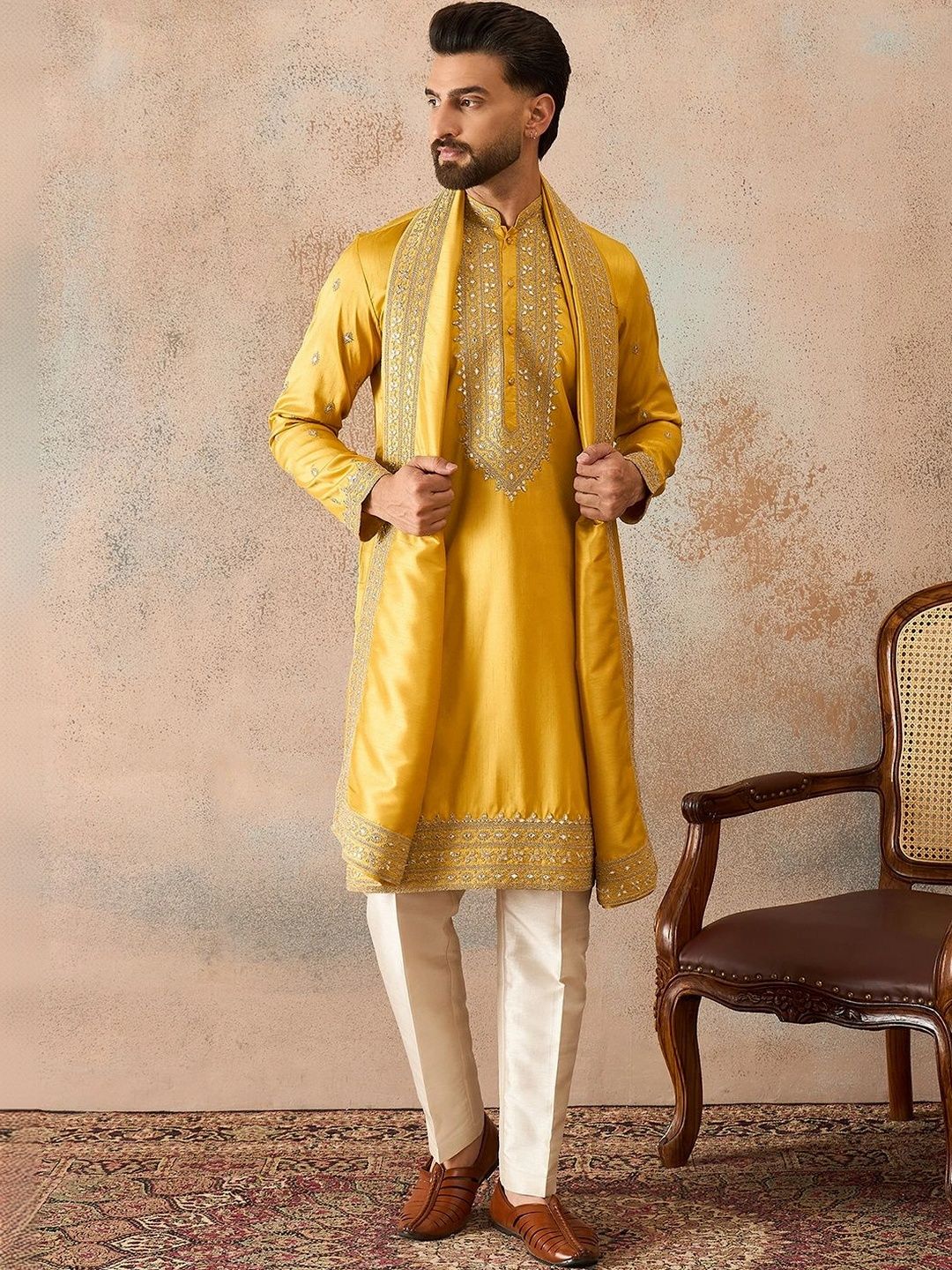 House of Pataudi Men Embellished Mirror Work Kurta-picture-28