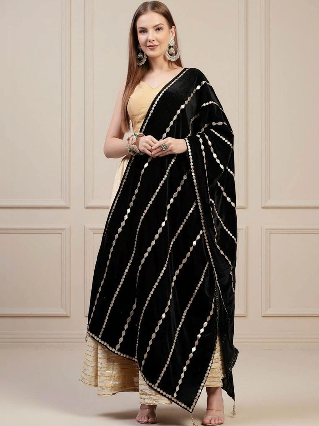 KALINI Ethnic Motifs Velvet Dupatta with Sequinned-picture-10