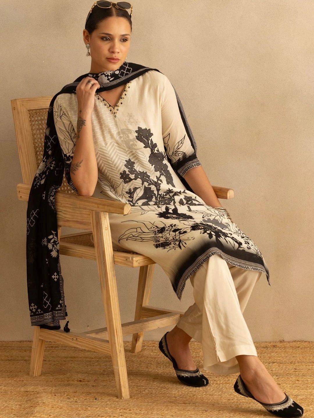 Sabhyata Women Floral Printed Regular Kurta with Trousers & With Dupatta-picture-11
