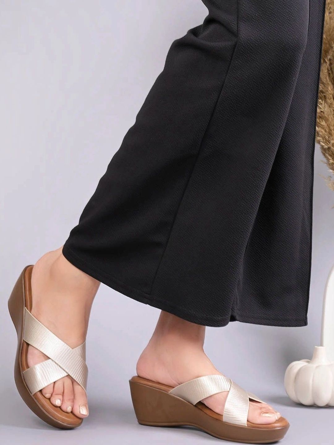 Jove Textured PU Wedge Sandals-picture-40