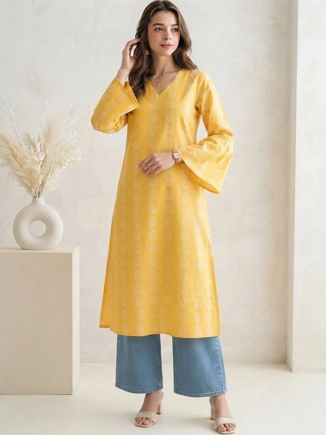 HERE&NOW Ethnic Motifs Printed V-Neck Kurti-picture-10