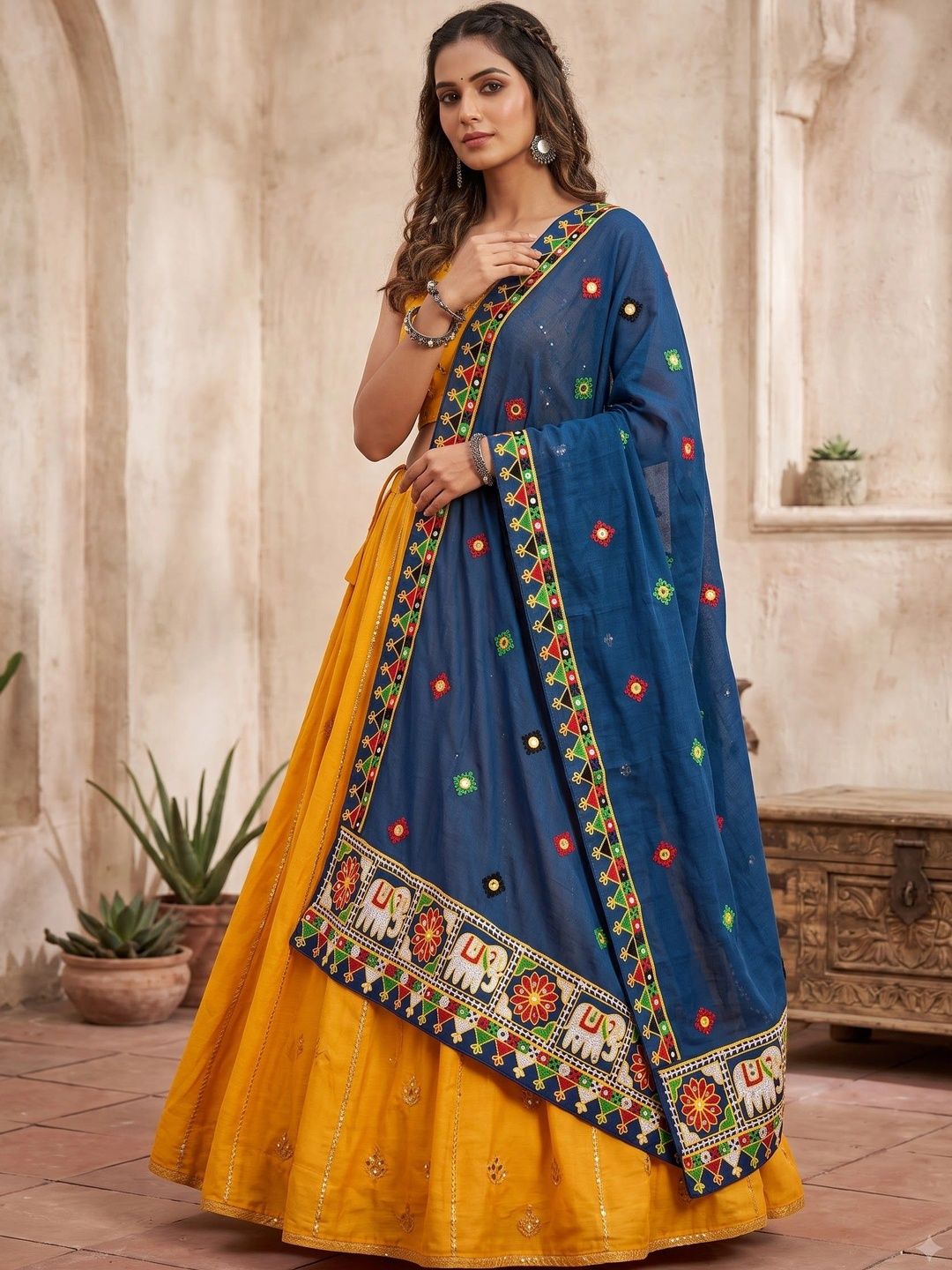Komurr Ethnic Motifs Embroidered Dupatta with Mirror Work-picture-23