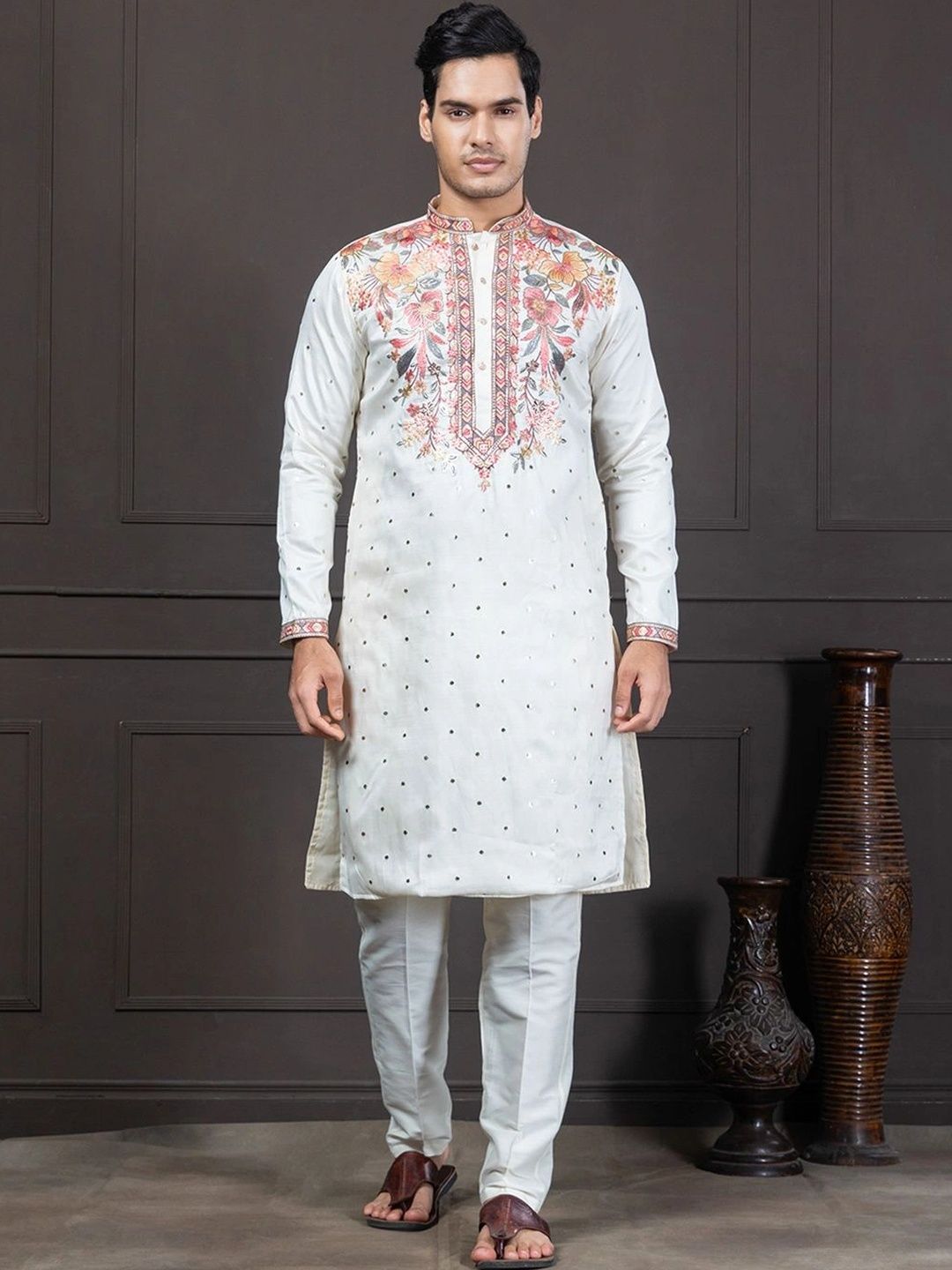 EKYAA Men Floral Embroidered Sequinned Floral Kurta-image-16
