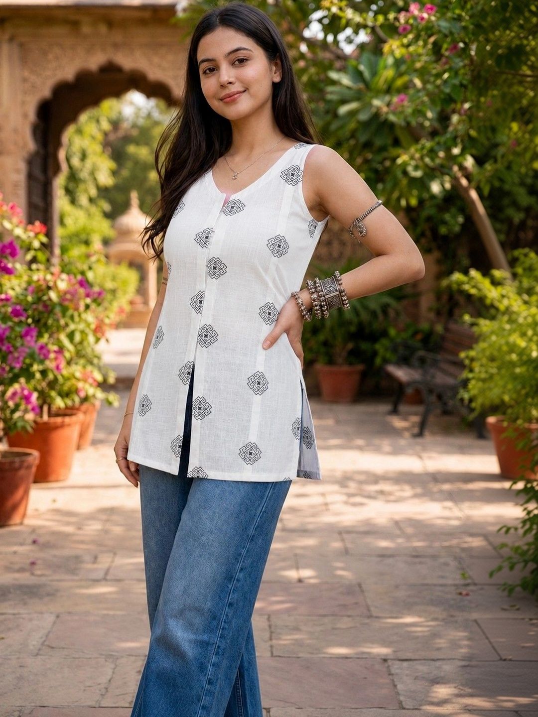 Maavish Ethnic Motifs Printed V-Neck Pure Cotton Blend Kurti-picture-9