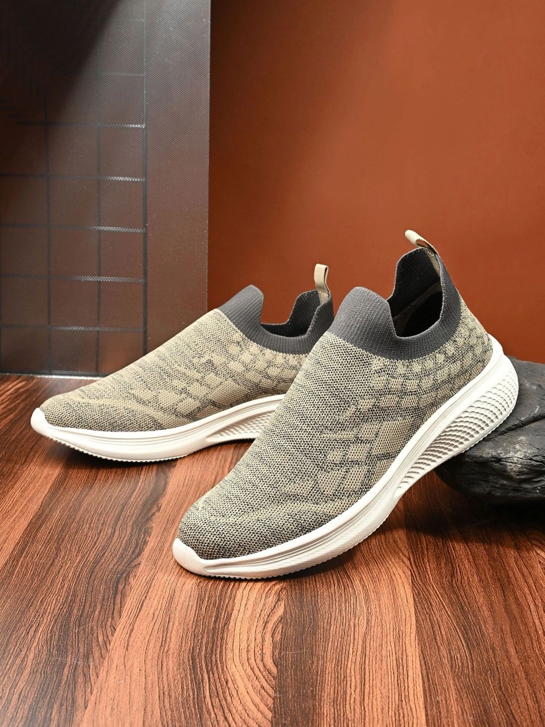 HRX by Hrithik Roshan Men Textured Sneakers-picture-10