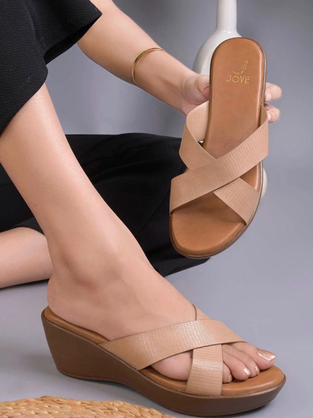 Jove Textured PU Wedge Sandals-picture-36
