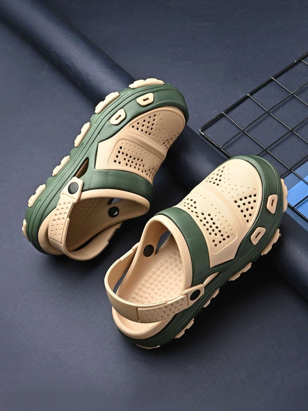 Killer Men Colourblocked Clogs-picture-36