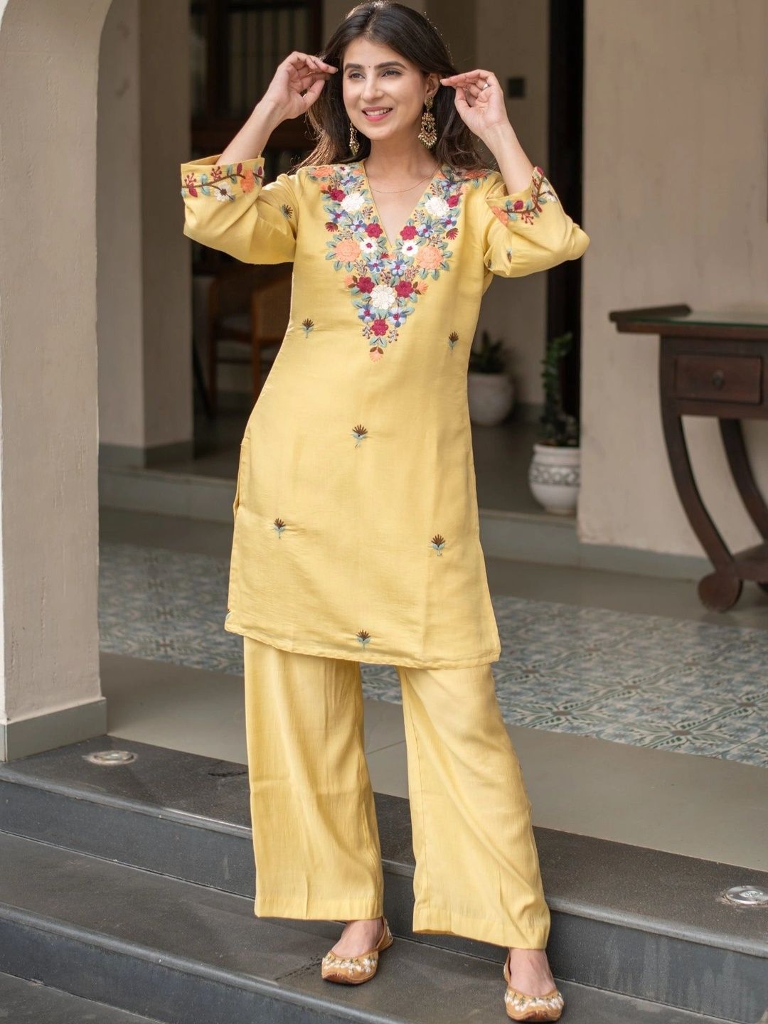 GRINISH Floral Embroidered V-Neck Flared Sleeves Thread Work Pure Cotton Thread Work Kurti-picture-51
