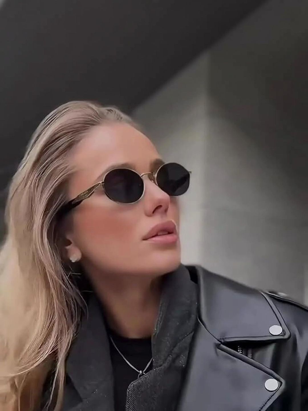 EYELLUSION Women Black Lens & Gold-Toned Oval Sunglasses with-picture-35