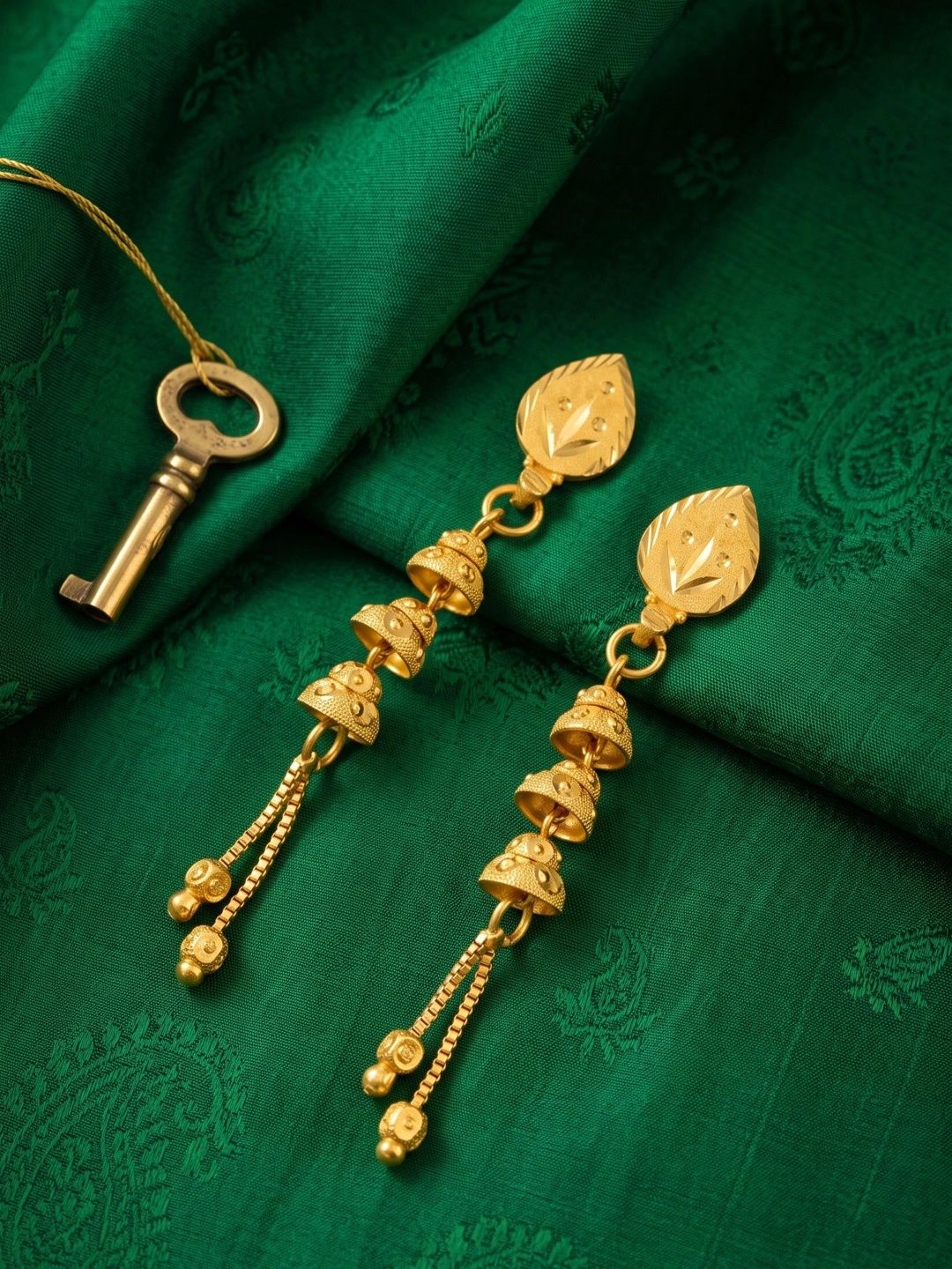 Mekkna Women Leaf Shaped Drop Earrings-picture-57