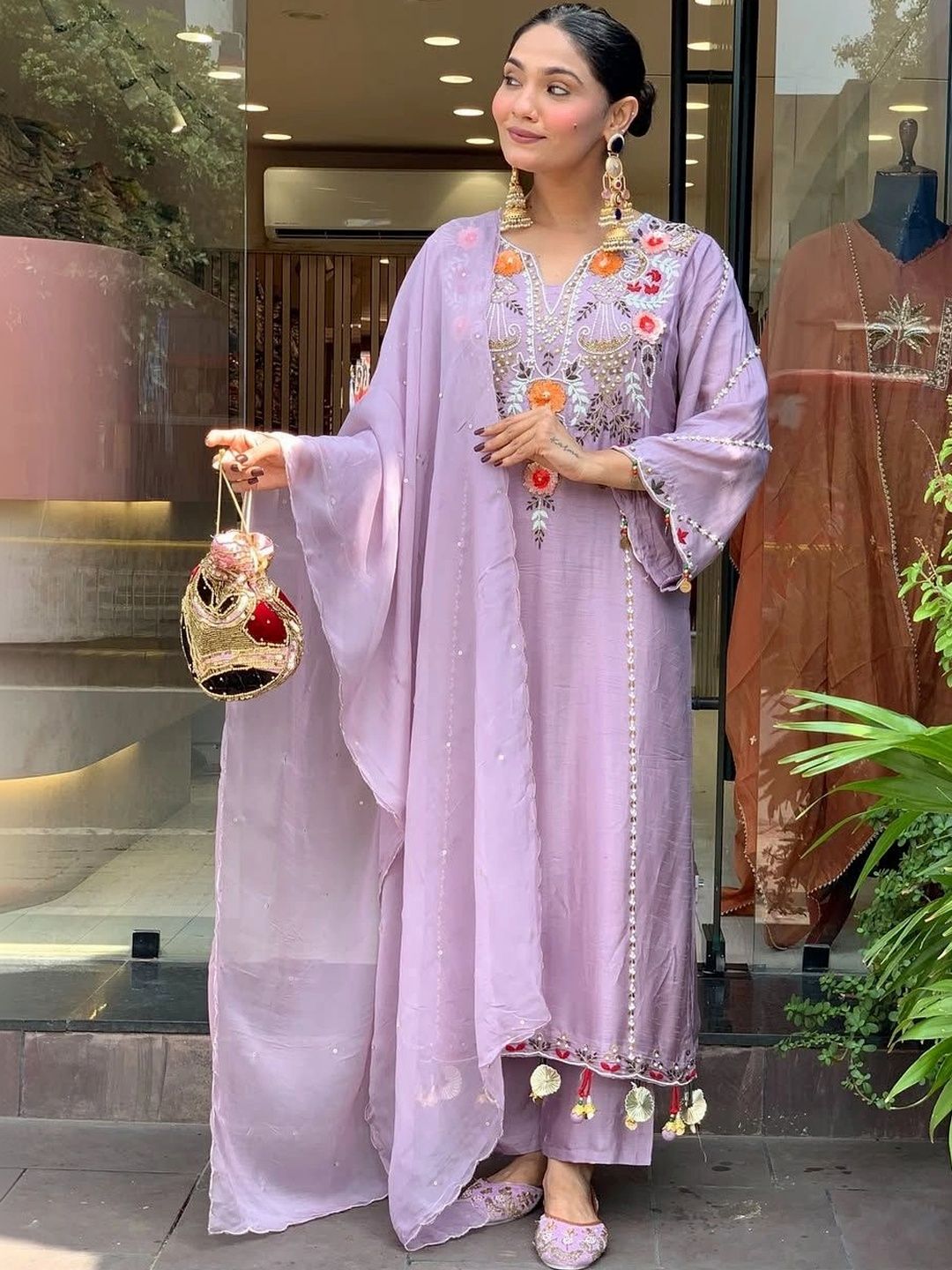 GRINISH Floral Embroidered V-Neck Thread Work Pure Cotton Thread Work Kurti-picture-18