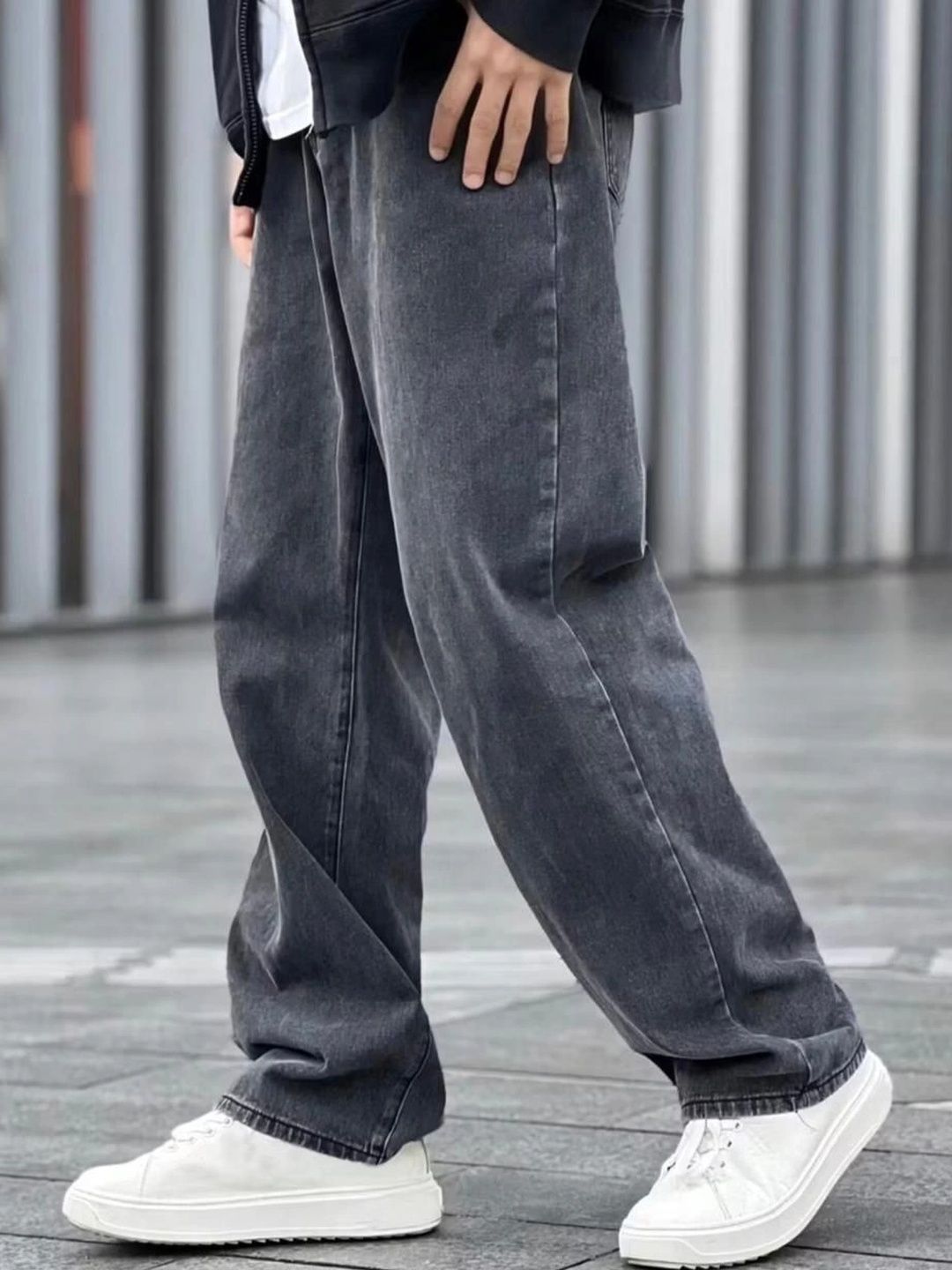FLAYING Men Relaxed Fit Mid-Rise Jeans-picture-36